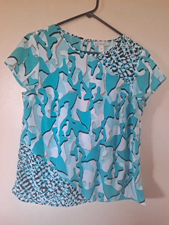 Liz Claiborne Tops - DANA BUCHMAN Liz Claiborne Aqua & Teal Abstract Short Sleeve Blouse